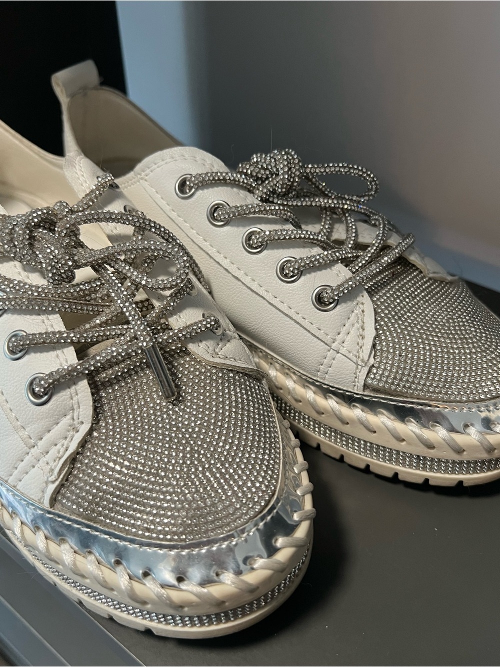 ☀️ Women’s Bling-Encrusted White and Silver Athletic Sneakers - Picture 9 of 10